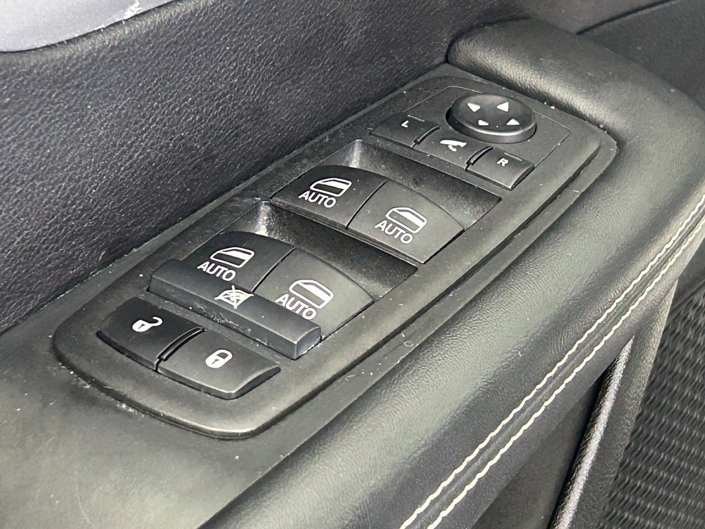 Used 2025 Chrysler Pacifica Limited FWD image 35