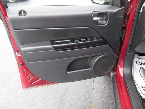 Used 2014 Jeep Patriot Latitude FWD image 14