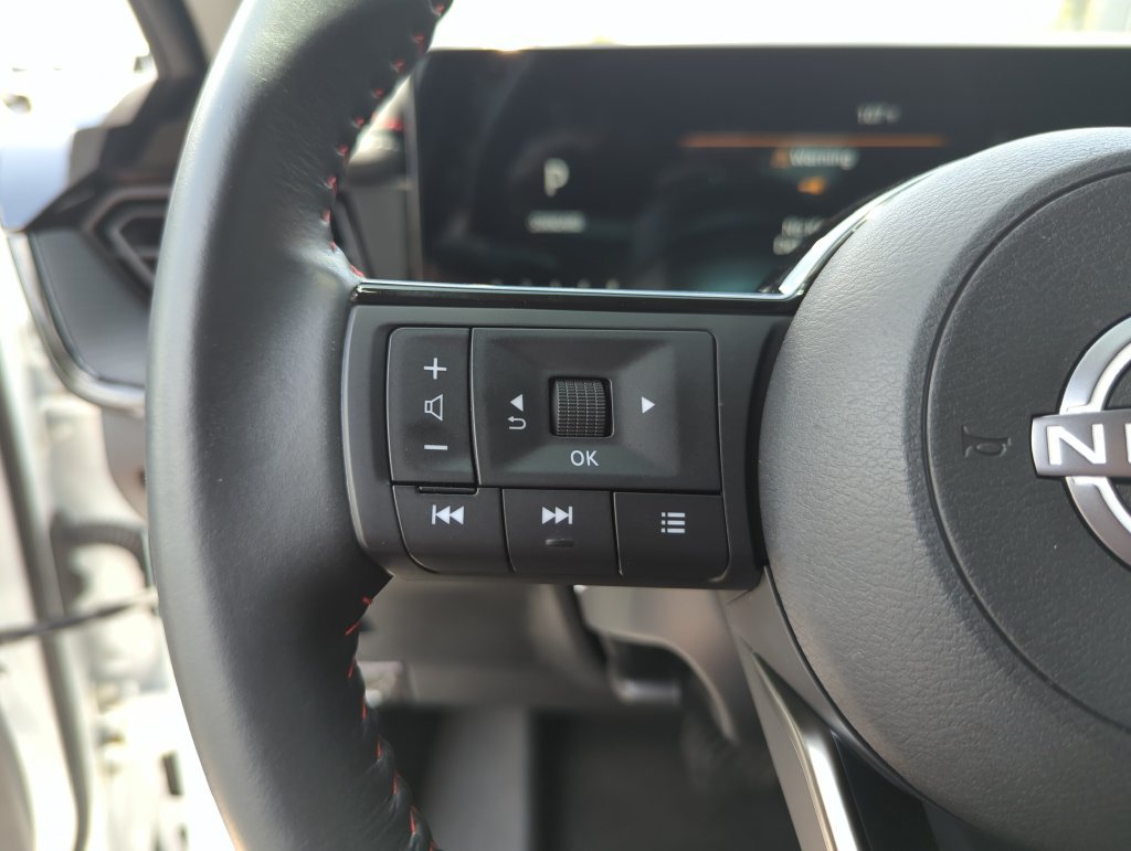 Certified 2025 Nissan Kicks SR AWD/4WD image 42