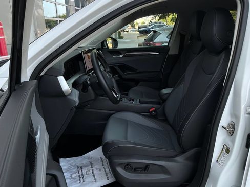 Used 2026 Volkswagen Tiguan SE FWD image 10