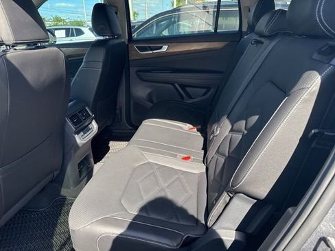 Used 2025 Volkswagen Atlas SE image 5