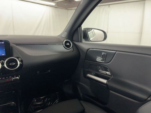 Certified 2025 Mercedes-Benz GLA 250 image 29