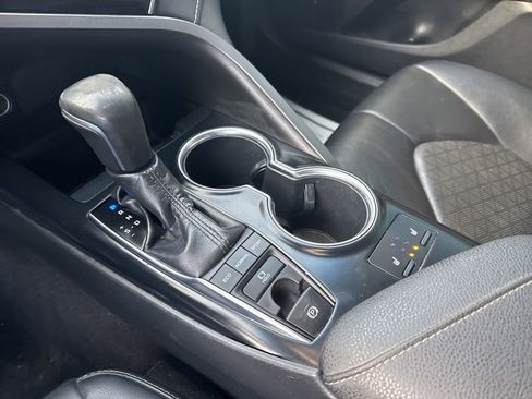 Used 2018 Toyota Camry XSE image 7