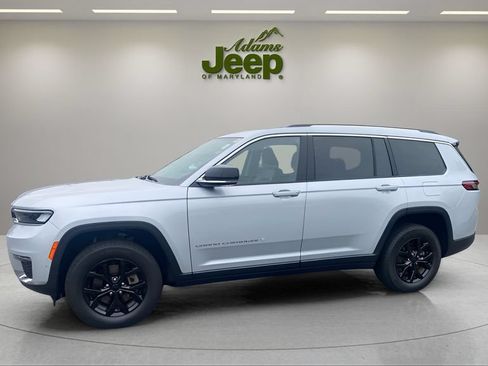 Used 2023 Jeep Grand Cherokee L Limited w/ Luxury Tech Group II AWD/4WD image 3