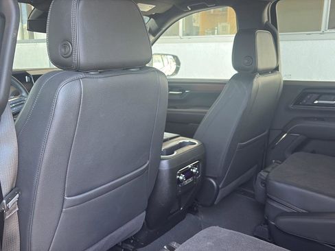 Used 2025 GMC Yukon XL Denali AWD/4WD image 17