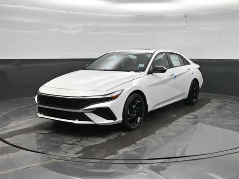 New 2026 Hyundai Elantra SEL Sport FWD image 4