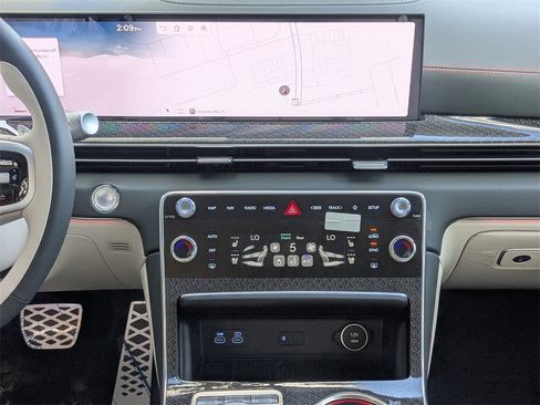 New 2025 Genesis GV80 3.5T e-SC image 18