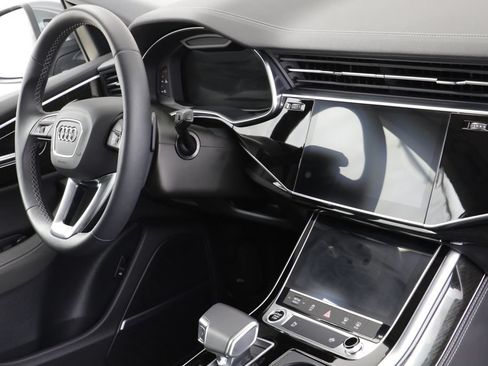 Used 2023 Audi Q8 Premium Plus w/ Premium Plus Package AWD/4WD image 22