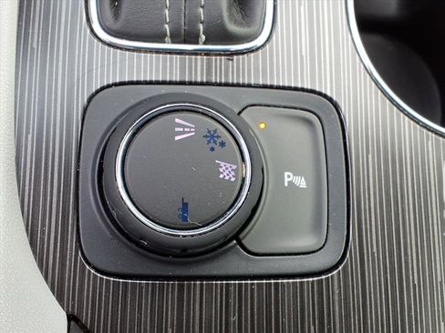 Used 2019 GMC Acadia SLT image 18