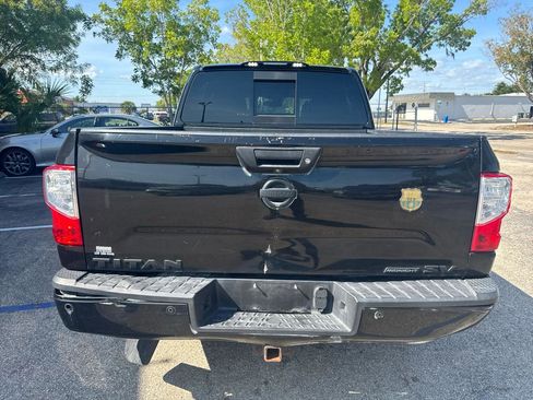 Used 2018 Nissan Titan SV w/ SV Convenience Package RWD image 7