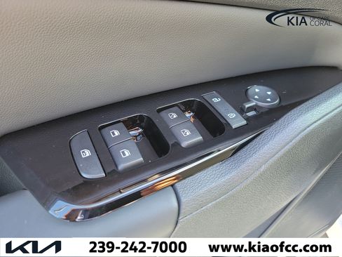 Certified 2025 Kia Sportage EX FWD image 21