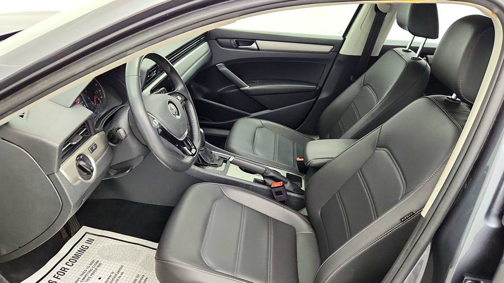 Used 2022 Volkswagen Passat 2.0T SE FWD image 16