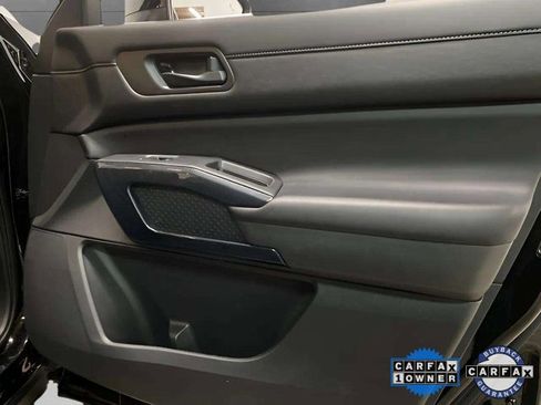 Used 2024 Nissan Pathfinder S image 78