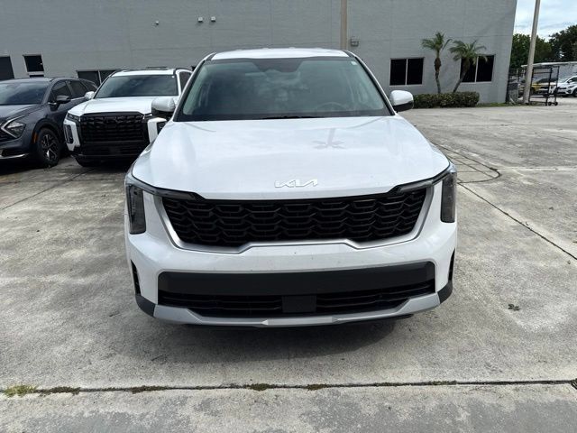 Certified 2025 Kia Sorento LX FWD image 3