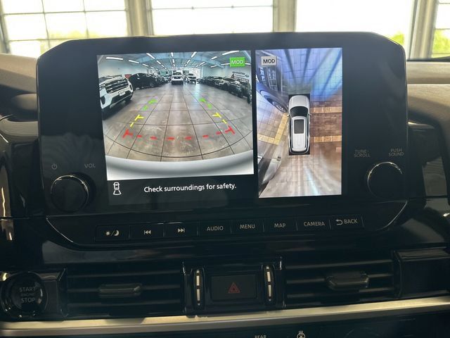Used 2025 Nissan Pathfinder SL AWD/4WD image 34