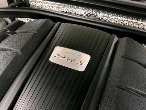 Used 2023 Porsche Macan S AWD/4WD image 33