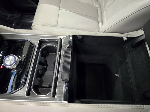 Used 2024 Jeep Wagoneer Series II w/ Flexible Seating Group image 27