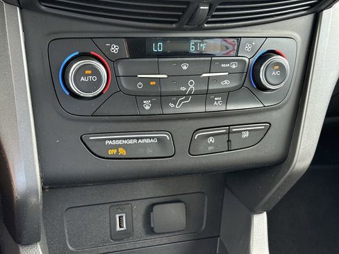 Used 2017 Ford Escape SE FWD image 17