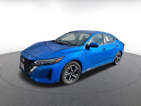 Used 2025 Nissan Sentra SV image 3