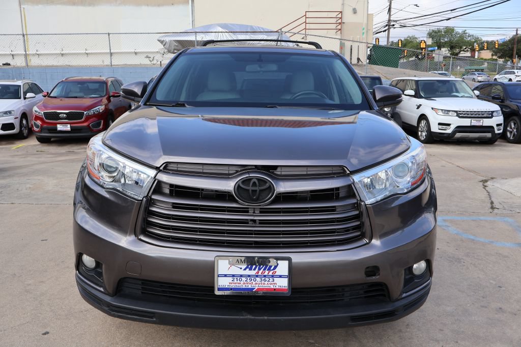 Used 2015 Toyota Highlander Plus FWD image 2