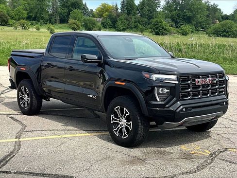 Used 2024 GMC Canyon AT4 w/ Technology Package AWD/4WD image 2