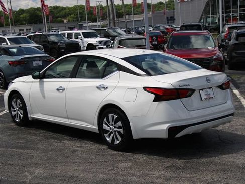 Used 2025 Nissan Altima 2.5 S FWD image 3
