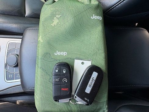 Used 2020 Jeep Grand Cherokee Limited image 38