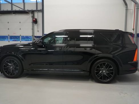 Used 2026 Cadillac Escalade IQL Sport 1 w/ LPO, ONYX Package AWD/4WD image 2