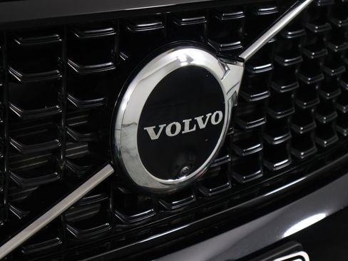 Certified 2026 Volvo XC40 B5 Plus AWD/4WD image 27