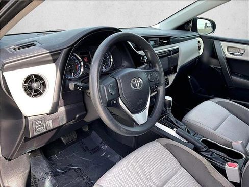 Used 2019 Toyota Corolla LE image 14