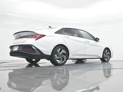 Used 2025 Hyundai Elantra SEL FWD image 37