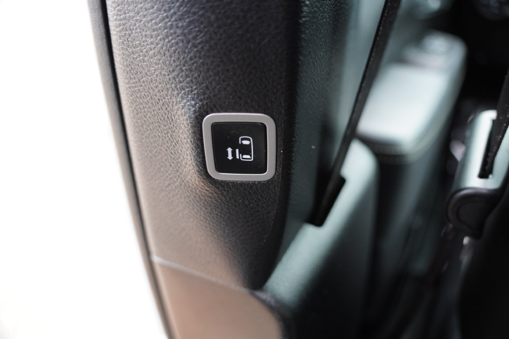 Used 2024 Chrysler Pacifica Limited FWD image 22