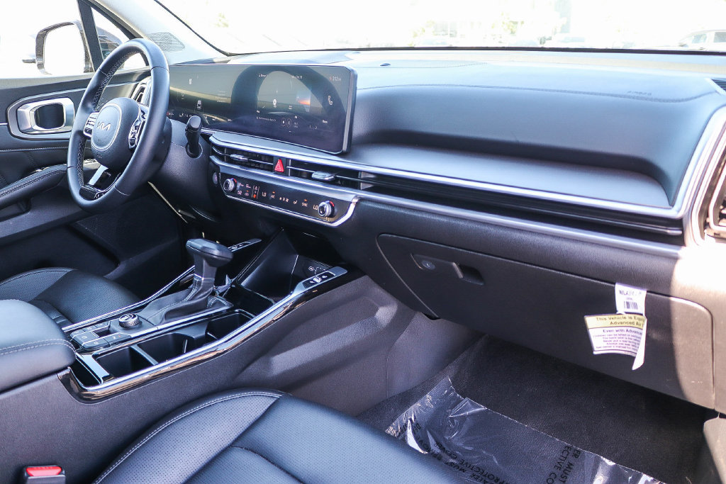 Certified 2025 Kia Sorento SX FWD image 16