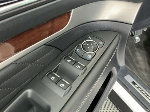 Used 2018 Ford Explorer Platinum image 20