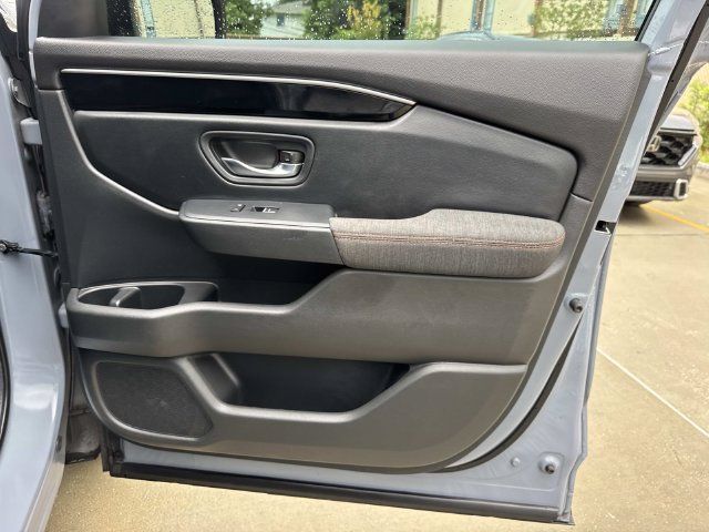 Used 2025 Honda Pilot Sport image 14
