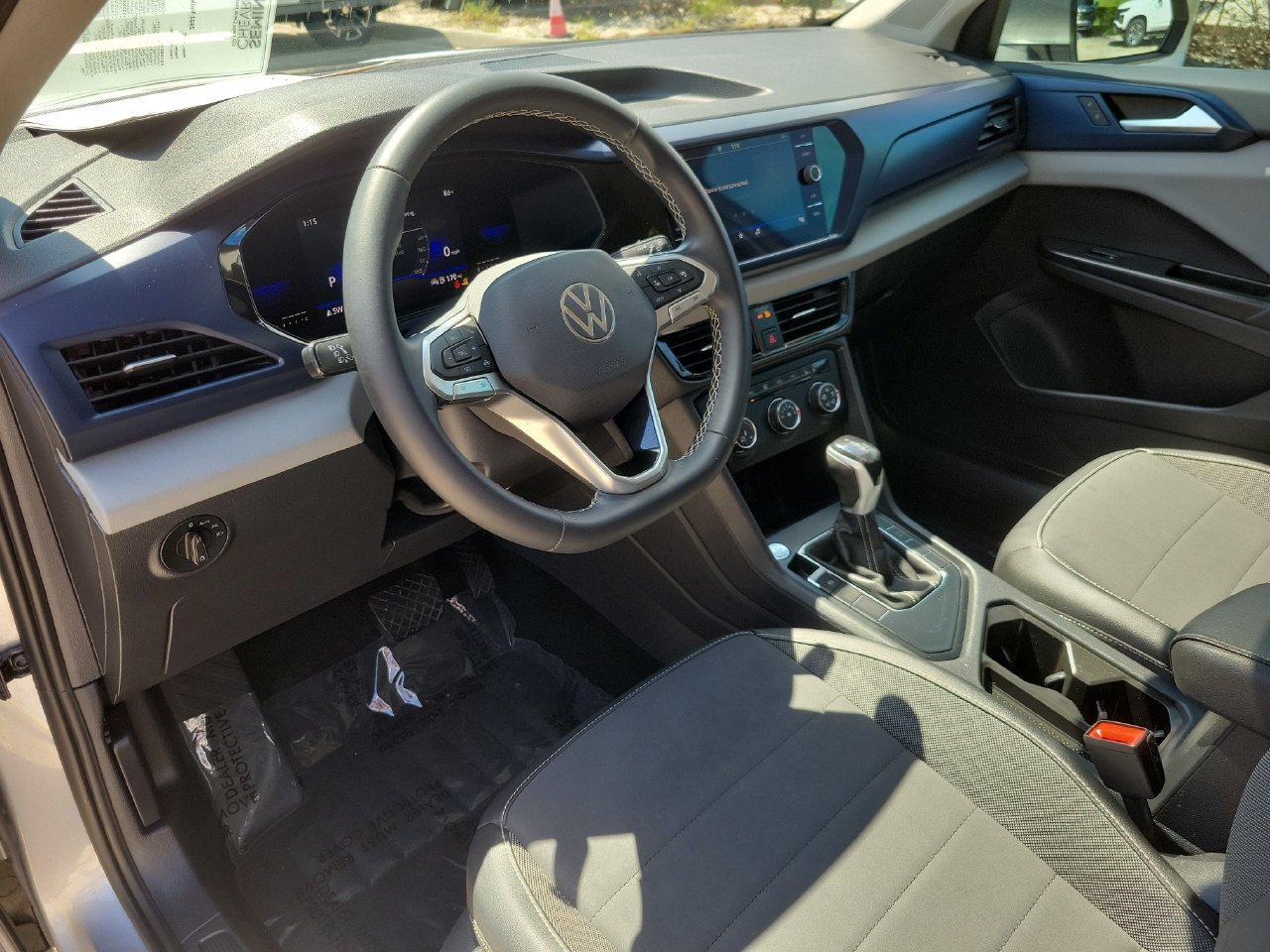 Used 2022 Volkswagen Taos SE FWD image 15