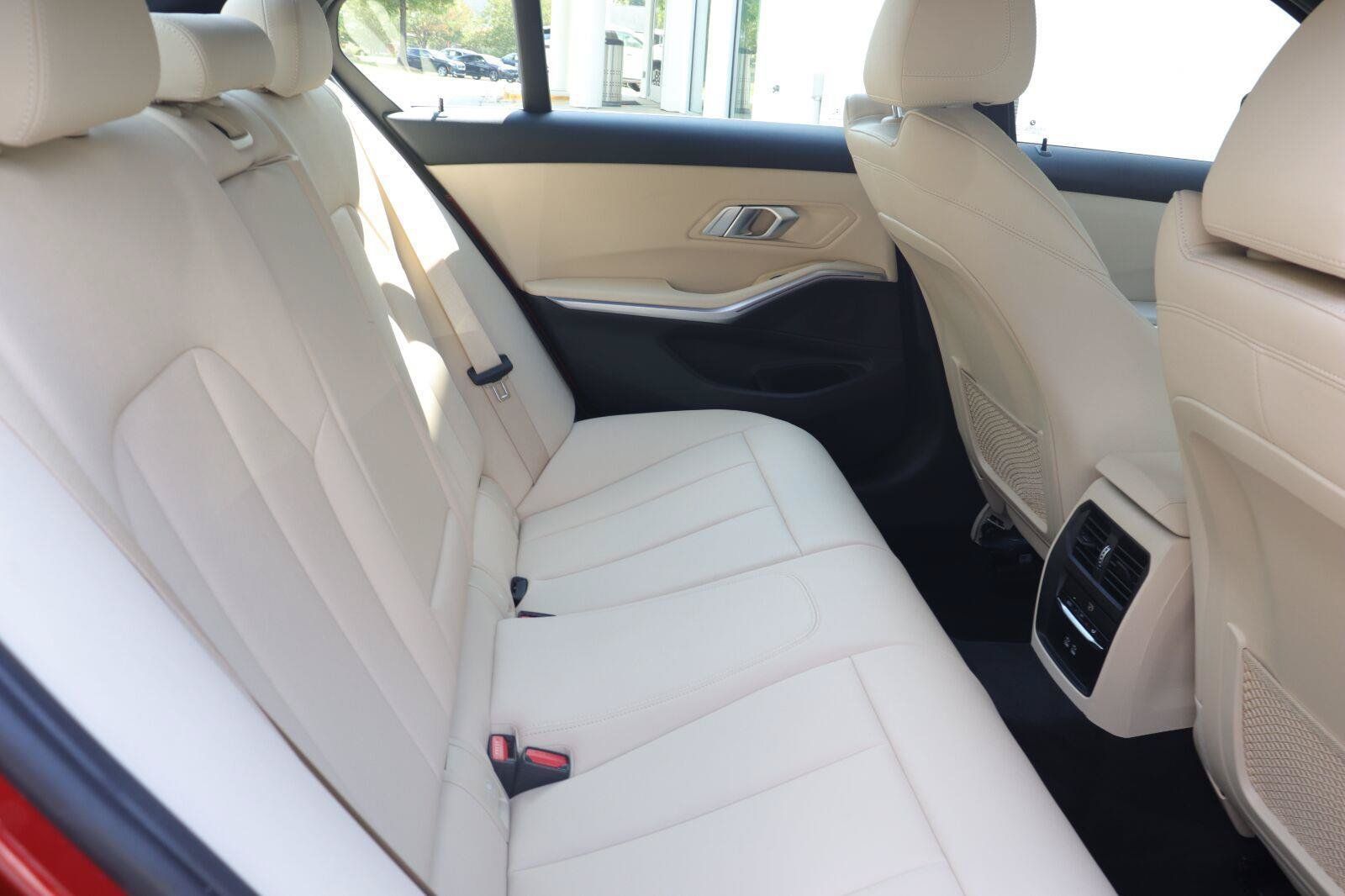 Used 2021 BMW 330i Sedan w/ Premium Package RWD image 18
