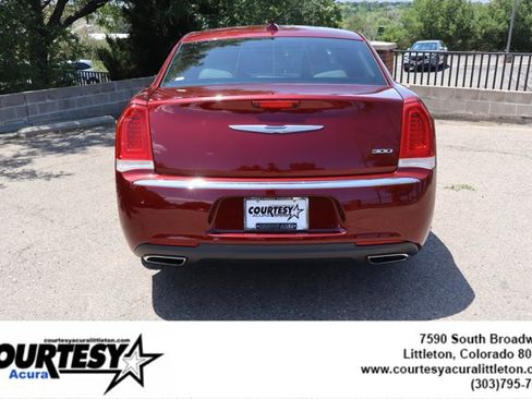 Used 2020 Chrysler 300 Limited RWD image 5