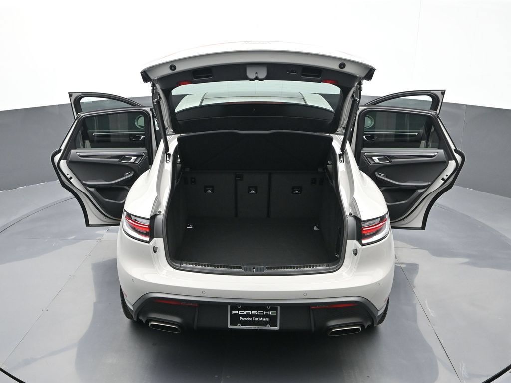 Certified 2026 Porsche Macan AWD/4WD image 28