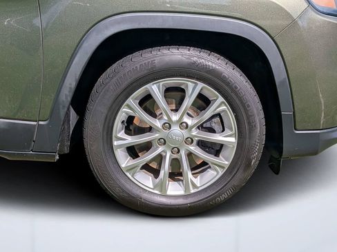 Used 2019 Jeep Cherokee Latitude w/ Popular Appearance Group FWD image 11