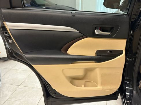 Used 2017 Toyota Highlander XLE image 21