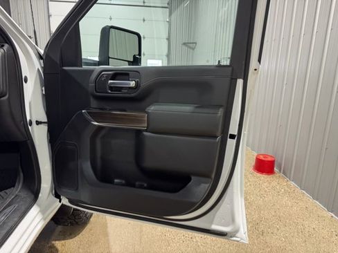 Used 2023 Chevrolet Silverado 2500 LT image 22