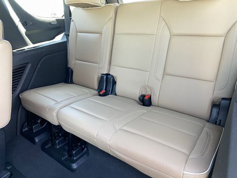 Used 2023 Chevrolet Tahoe Premier AWD/4WD image 16