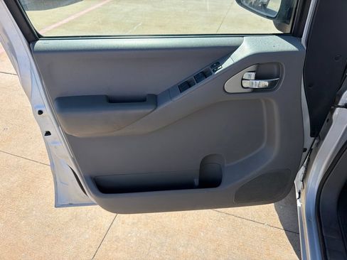 Used 2012 Nissan Frontier SV RWD image 13