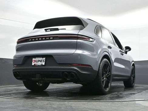 Used 2024 Porsche Cayenne image 43