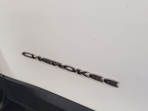 Used 2020 Jeep Cherokee Limited AWD/4WD image 32