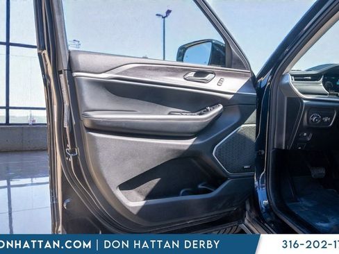 Used 2023 Jeep Grand Cherokee L Limited AWD/4WD image 14