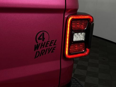 Used 2024 Jeep Gladiator Sport image 29