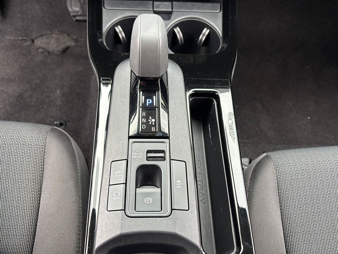 Used 2024 Toyota Prius LE FWD image 31
