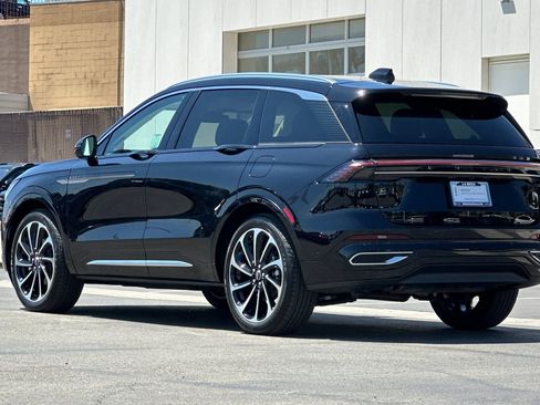 Used 2024 Lincoln Nautilus Black Label AWD/4WD image 5
